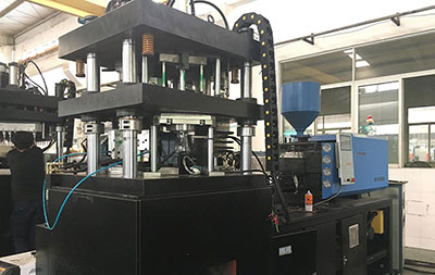 佳速一次成型PC紅酒扎壺注拉吹機及模具試模成功